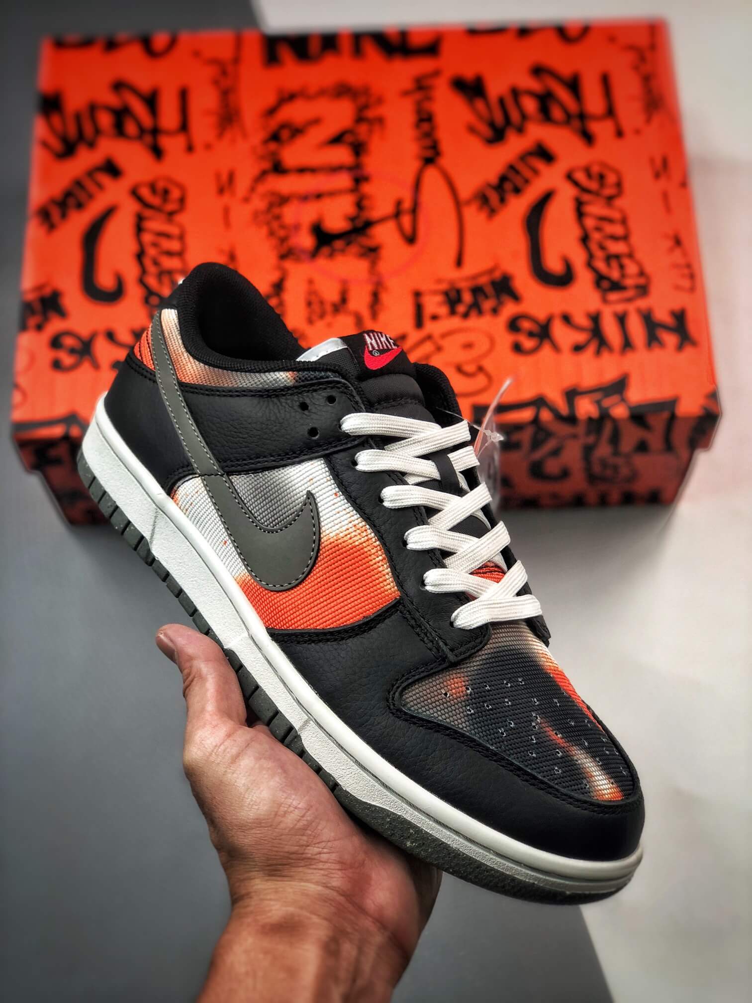 Dunk Low 'Black Graffiti Red' DM0108-001
