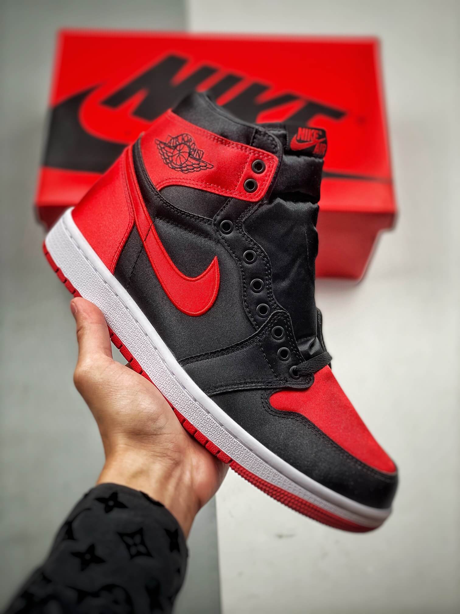 Air Jordan 1 High OG Satin Bred FD4810-061