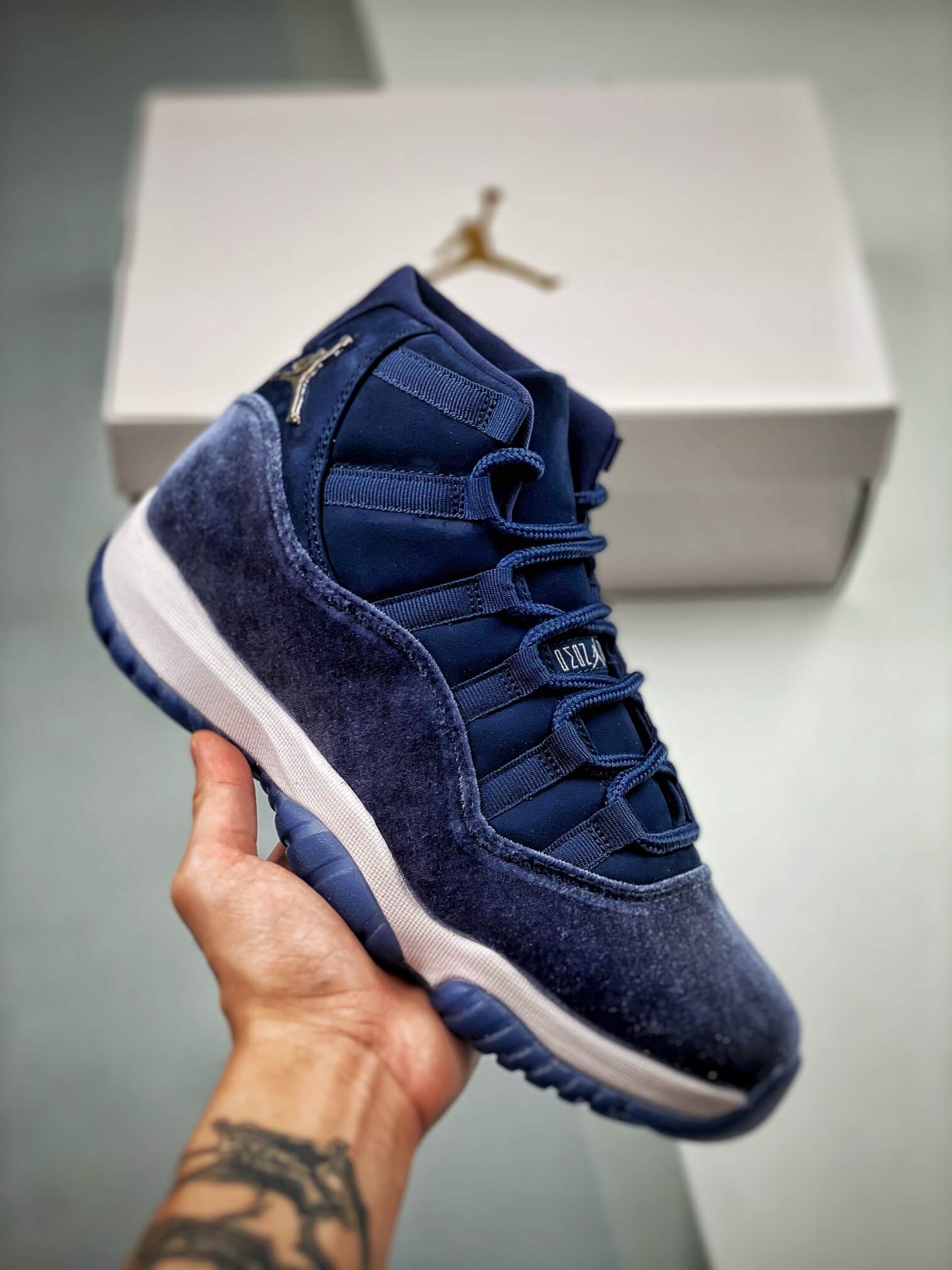 Wmns Air Jordan 11 Retro 'Midnight Navy Velvet' AR0715-441
